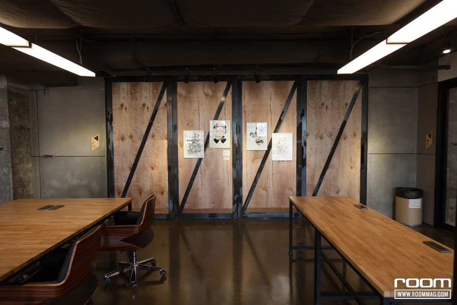 ประตูด้านข้างของ Photo Studio ที่สามารถเปิดขยายพื้นที่แล้วจัดเป็นงานอีเว้นท์ได้