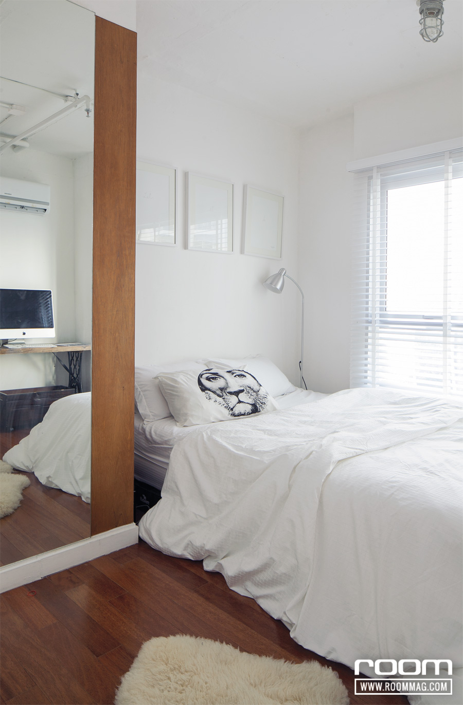 ห้องนอนเป็นสีขาวสะอาดทั้งหมด เพราะต้องการให้เป็นพื้นที่สำหรับนอนหลับและพักผ่อนอย่างแท้จริง