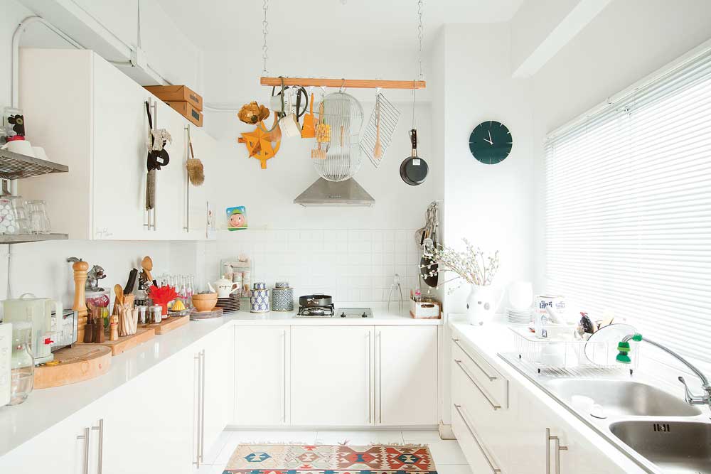 แบบห้องครัวสีขาว รูปตัวยู แบบห้องครัวสวยๆ