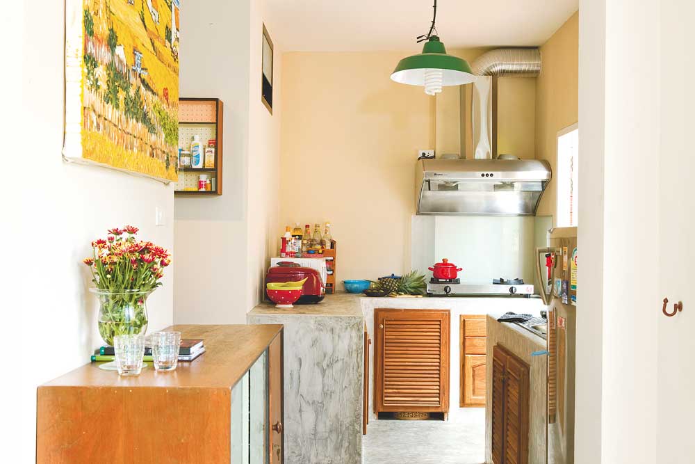 แบบห้องครัวขนาดเล็ก เคาน์เตอร์ปูนเปลือย รูปตัวแอล แบบห้องครัวสวยๆ