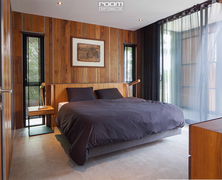 ห้องนอนติดกับชานหน้าบ้าน มีสเปซโปร่งสบาย สว่างไสวด้วยแสงธรรมชาติตลอดวัน 