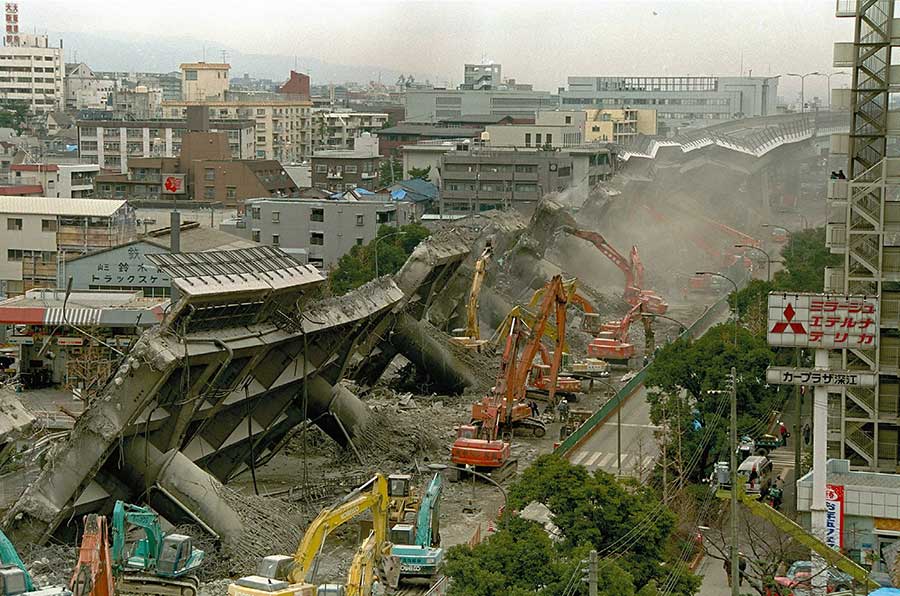 เหตุการณ์แผ่นดินไหวที่เมืองโกเบในปี ค.ศ. 1995 ทําให้เมืองท่าที่รุ่งเรือที่สุดแห่งหน่ึงของญี่ปุ่นพังพินาศในพริบตา (photo: ibtimes.co.uk)