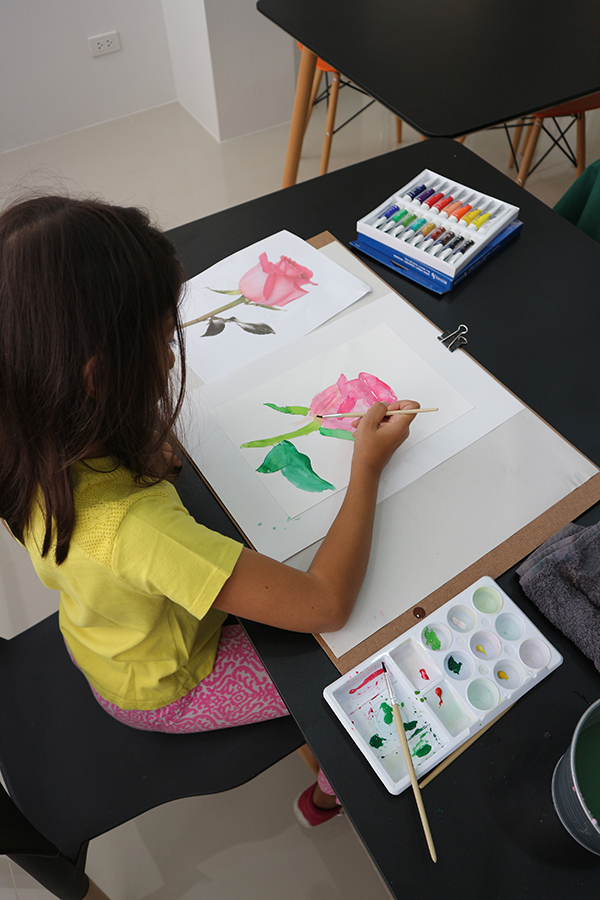 ผลงานการวาดภาพของนักเรียนตัวน้อยในสถาบันสอนศิลปะ Kolor Me