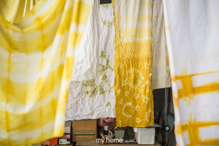 วิธีทำผ้ามัดย้อมย้อมสีผ้าจากดอกดาวเรือง