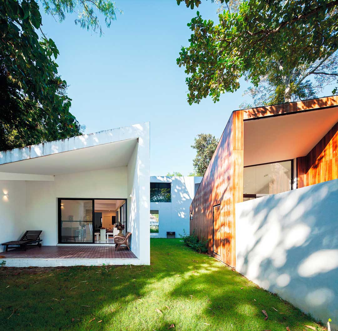 minimalismhouse บ้านปูนสีขาวผสมไม้