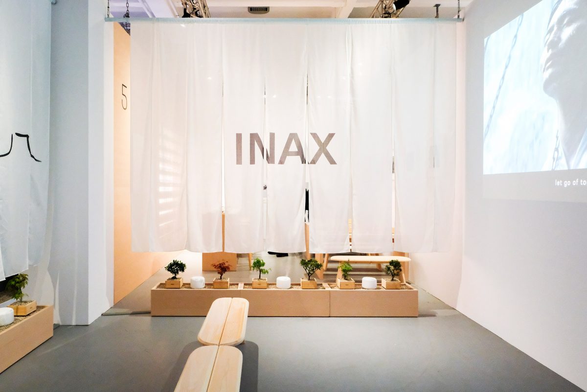 ด้านหน้าพื้นที่แสดงของ Inax จัดได้อย่างเรียบง่ายสะท้อนความเป็นญี่ปุ่น