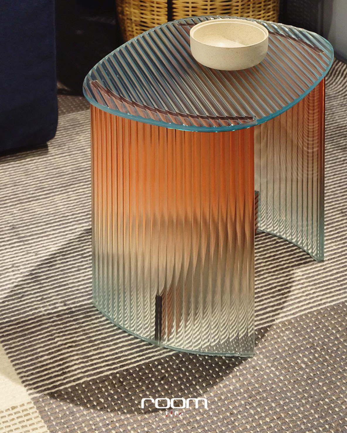 THINKK STUDIO Fluted FLUTED glass table