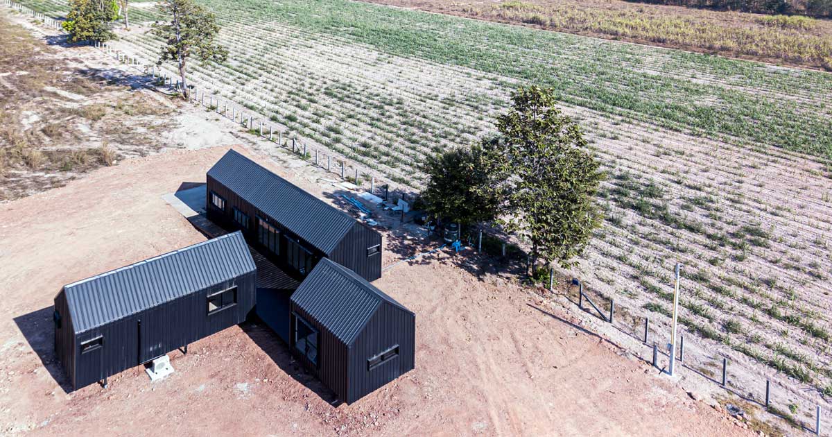 บ้านสำเร็จรูป สร้างด้วยระบบโมดูลาร์ เรียบง่ายกลางสวนเกษตรขนาดใหญ่ที่อุดรธานี
