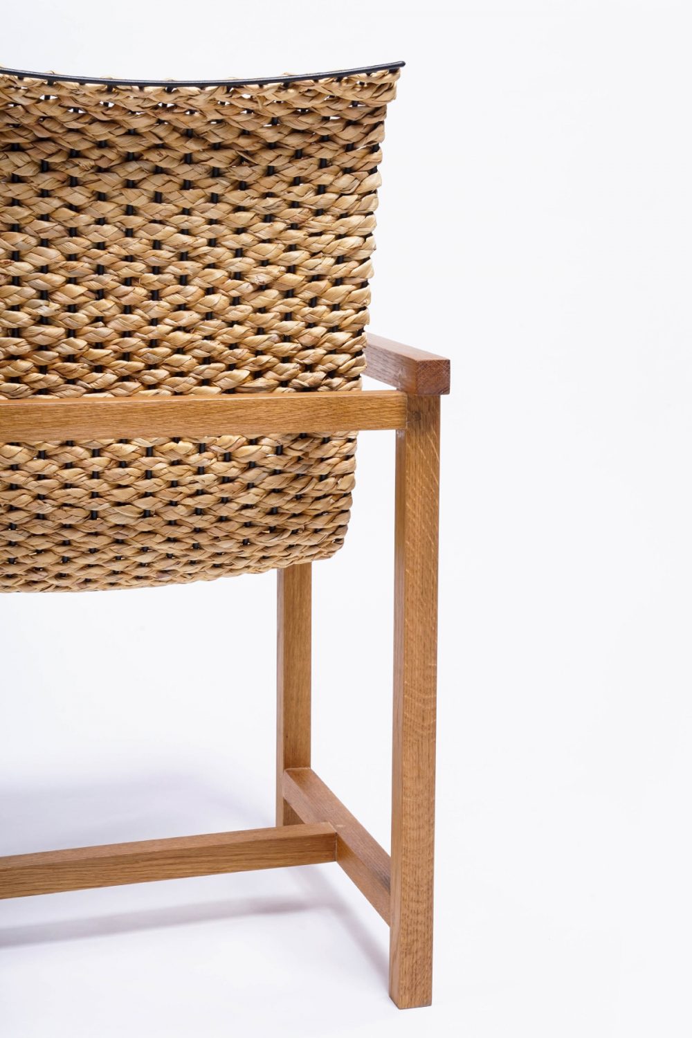 Loom Chair เก้าอี้เหล็ก เก้าอี้ไม้ รางวัล DEmark 2020 plural designs คุณพิบูลย์ อมรจิรพร