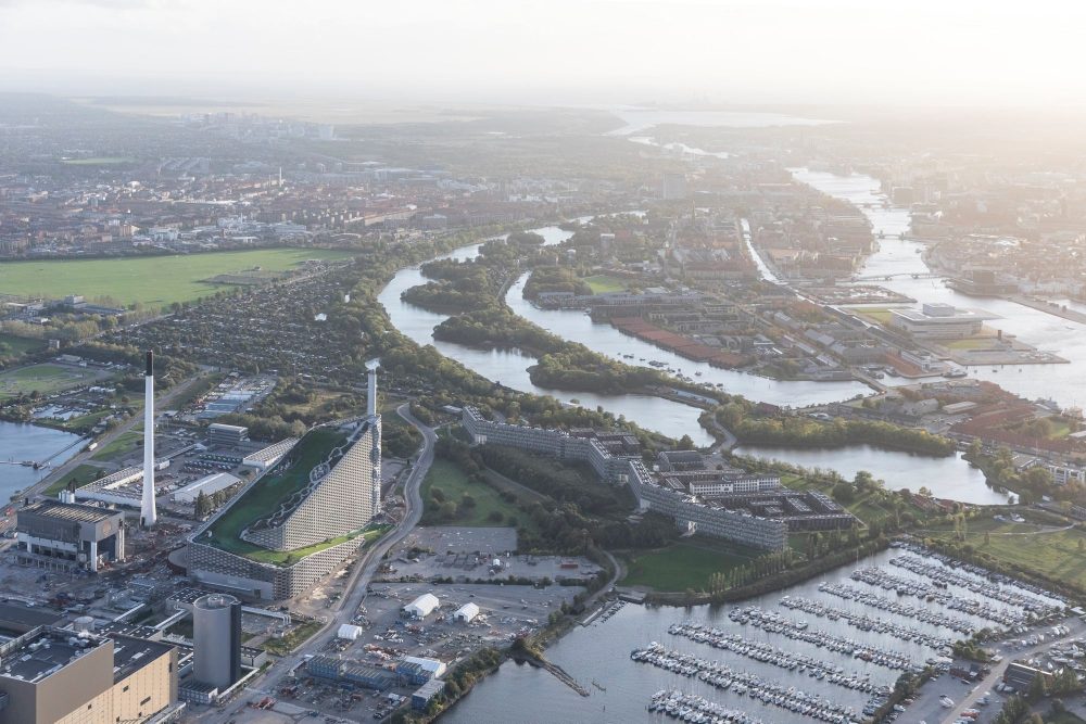 CopenHill Amager Bakke โรงงานแปรรูปขยะ โคเปนเฮเกน เดนมาร์ก carbon-neutral city เมืองคาร์บอนต่ำแห่งแรกของโลก ในปี 2025 BIG