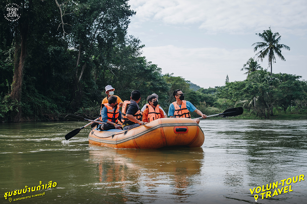 Local Alike ร่วมกับ Baanlaesuan Experiences ชวนคุณไปสัมผัสประสบการณ์การท่องเที่ยวแบบ ‘Volun-tour Travel’ พร้อมกับเรียนรู้วิถีชุมชนใน 3 หมุดหมายแนะนำ ‘ชุมชนบ้านถ้ำเสือ’ อำเภอแก่งกระจาน จังหวัดเพชรบุรี, ‘ชุมชนบางกะเจ้า’ อำเภอพระประแดง จังหวัดสมุทรปราการ และ ‘ชุมชนปากน้ำประแส’ อำเภอแกลง จังหวัดระยอง