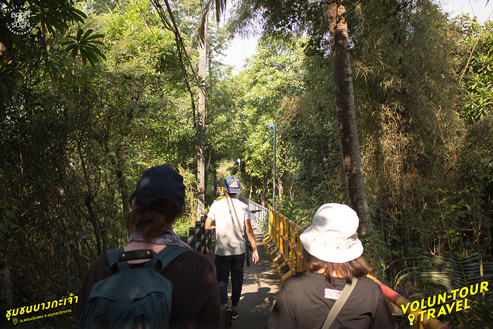 Local Alike ร่วมกับ Baanlaesuan Experiences ชวนคุณไปสัมผัสประสบการณ์การท่องเที่ยวแบบ ‘Volun-tour Travel’ พร้อมกับเรียนรู้วิถีชุมชนใน 3 หมุดหมายแนะนำ ‘ชุมชนบ้านถ้ำเสือ’ อำเภอแก่งกระจาน จังหวัดเพชรบุรี, ‘ชุมชนบางกะเจ้า’ อำเภอพระประแดง จังหวัดสมุทรปราการ และ ‘ชุมชนปากน้ำประแส’ อำเภอแกลง จังหวัดระยอง
