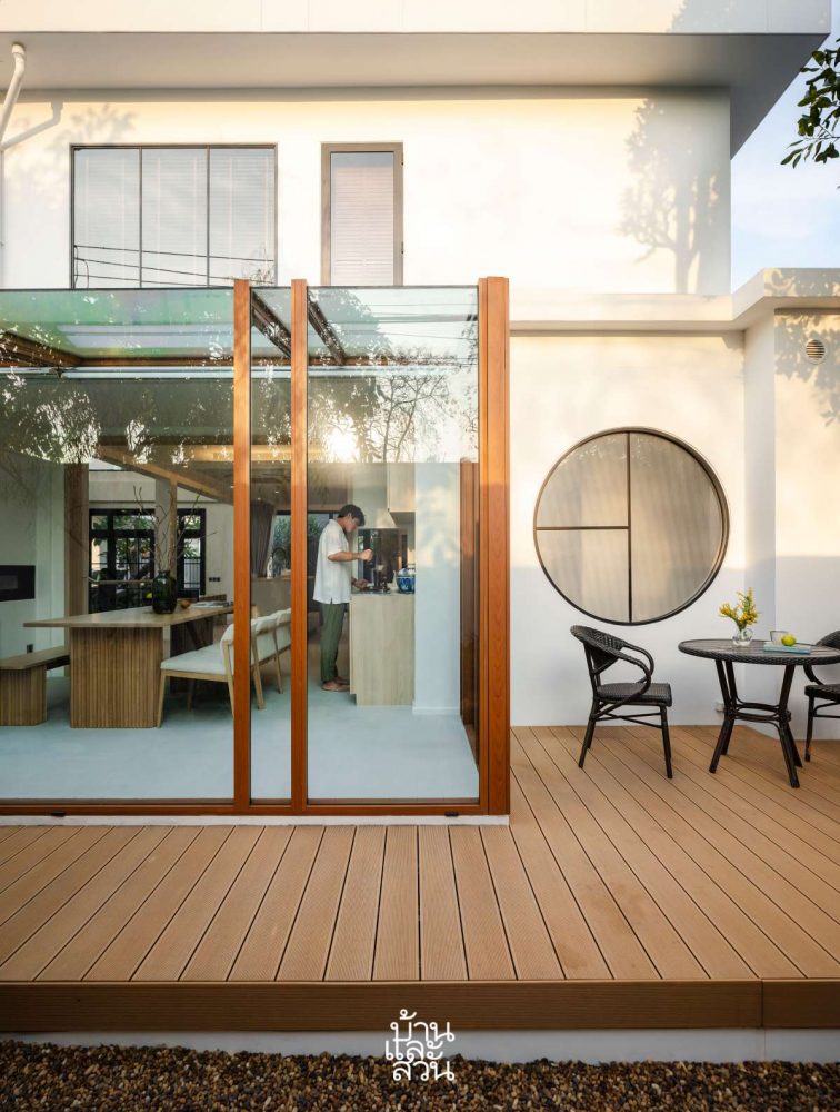 บ้านรีโนเวตสีขาว