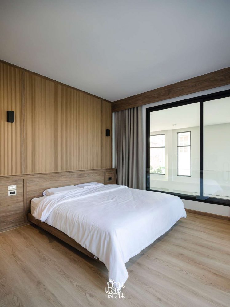 บ้านรีโนเวตสีขาว