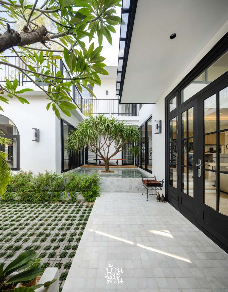 บ้านรีโนเวตสีขาว