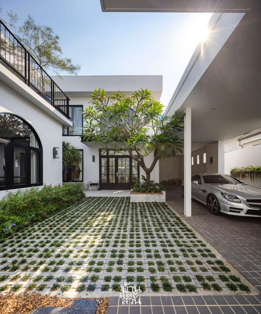 บ้านรีโนเวตสีขาว