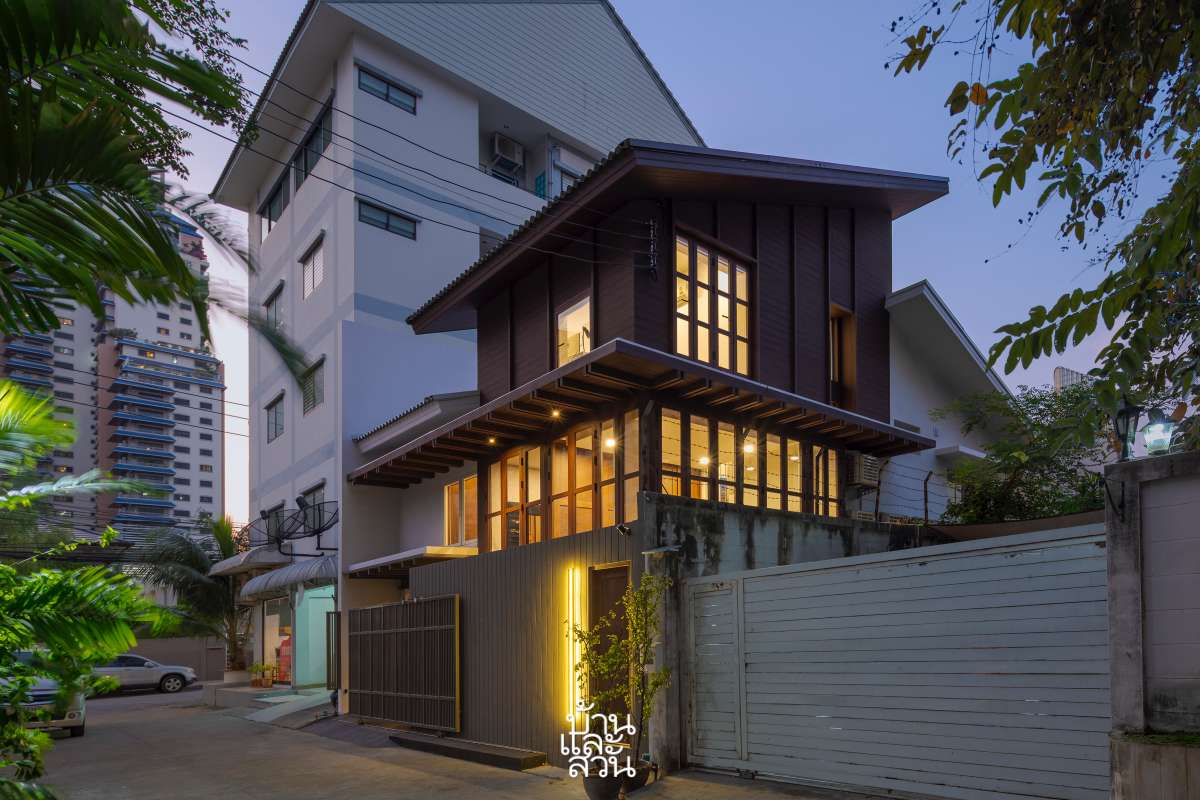 บ้านไทยโมเดิร์นใจกลางเมือง 
