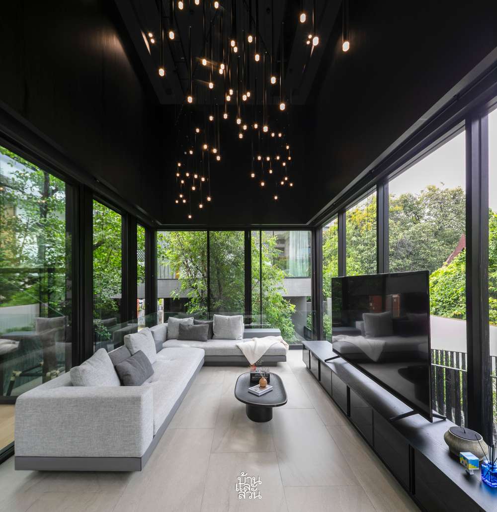 บ้านสีเข้ม