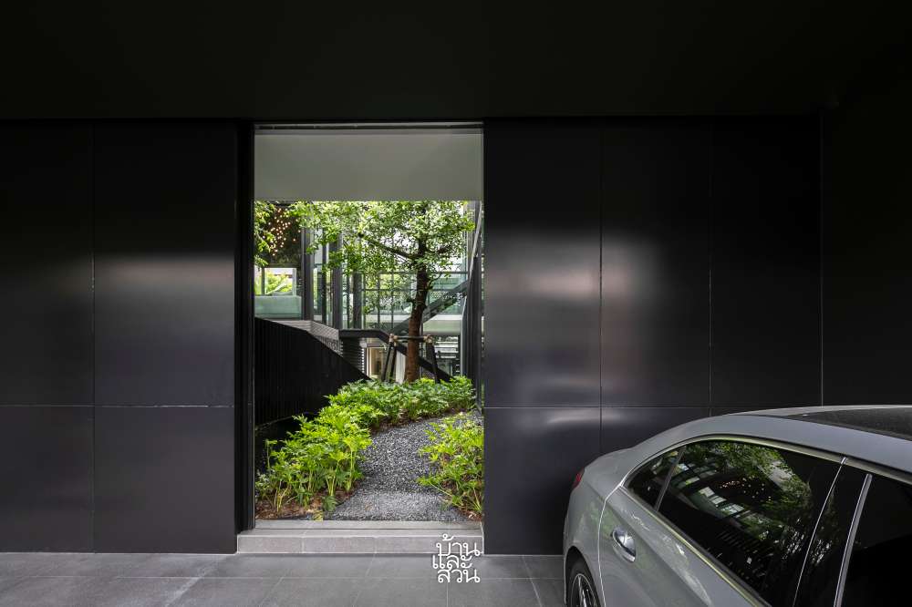 บ้านสีเข้ม