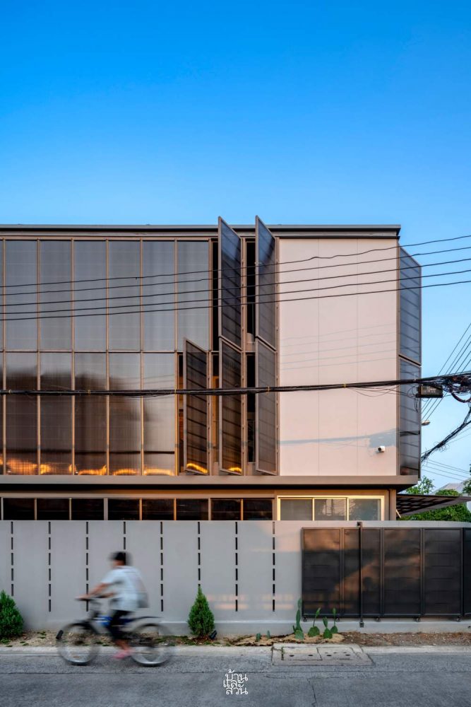 บ้านทรงกล่องรับแสงสว่าง