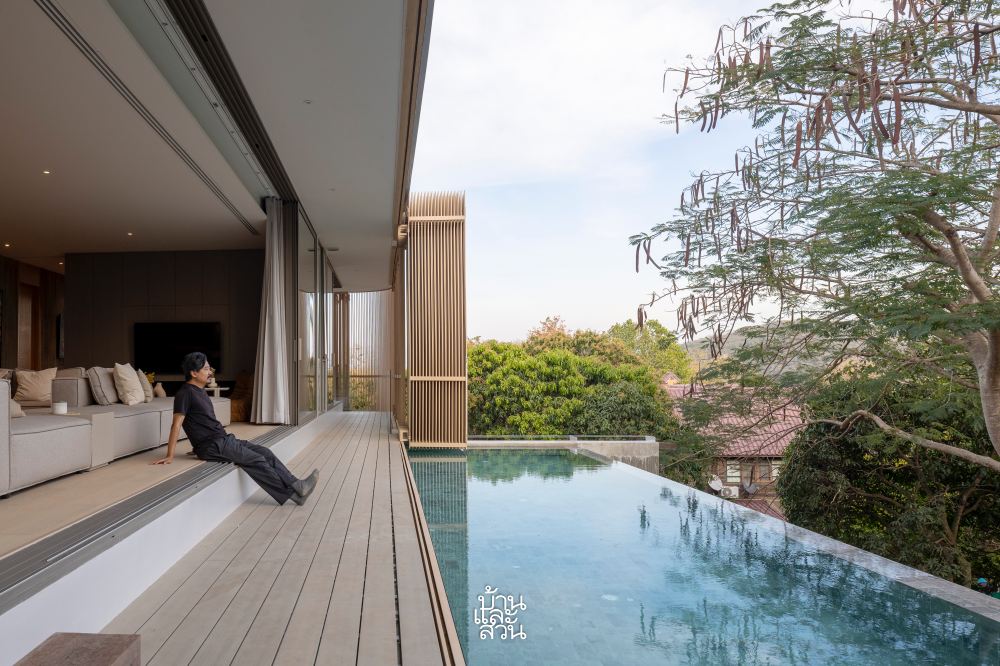 บ้านคอนกรีตยกสูงกลางหุบเขา