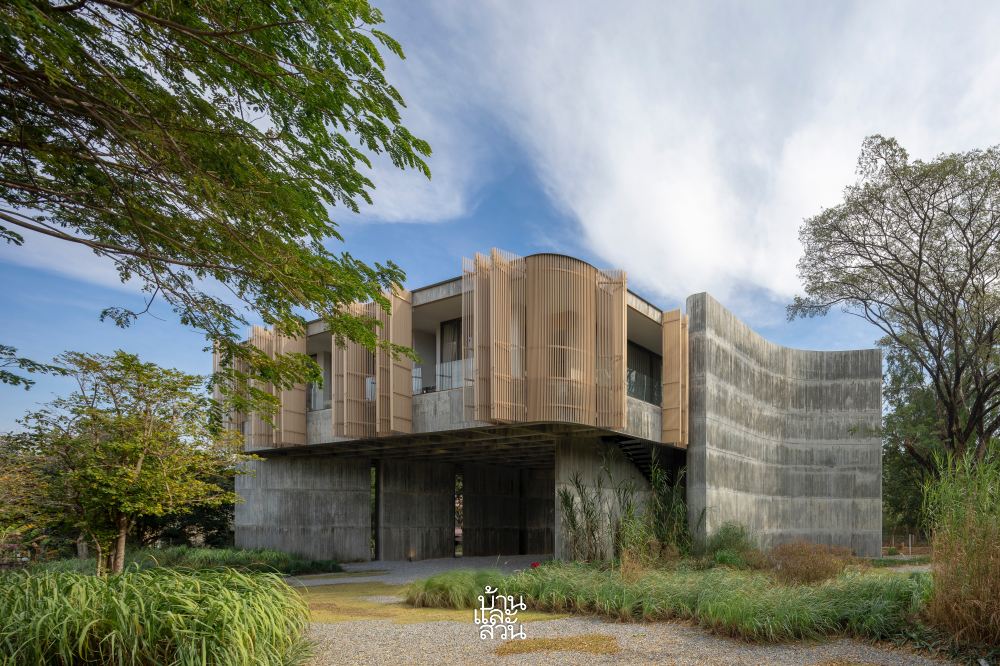 บ้านคอนกรีตยกสูงกลางหุบเขา