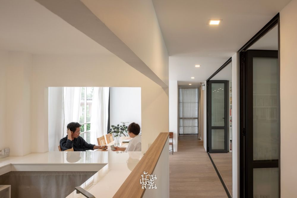 บ้านสีขาวหลังเล็ก 