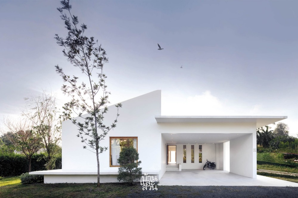 บ้านสีขาวหลังเล็ก 