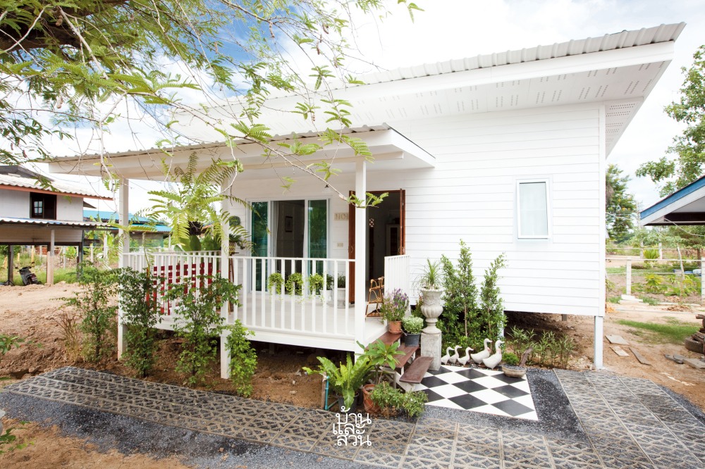 บ้านสีขาวหลังเล็ก 