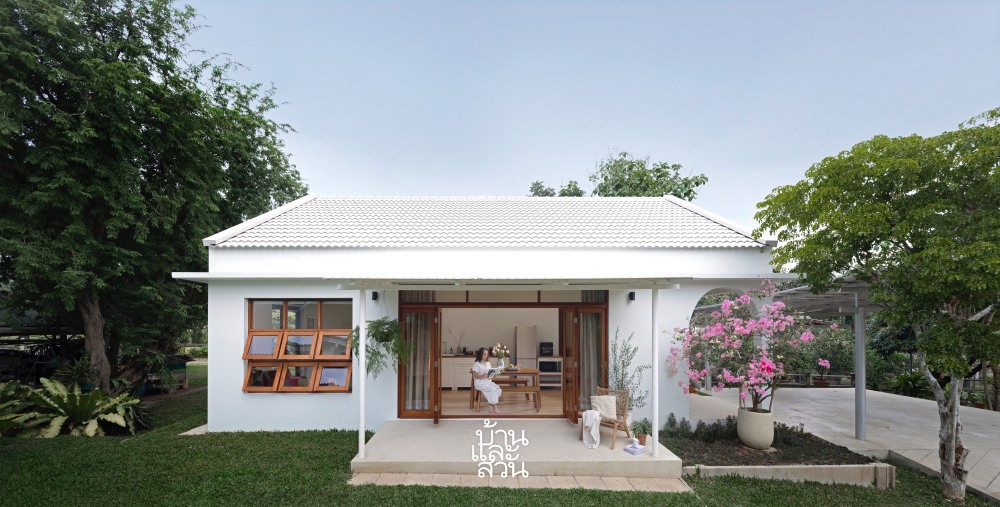 บ้านสีขาวหลังเล็ก 