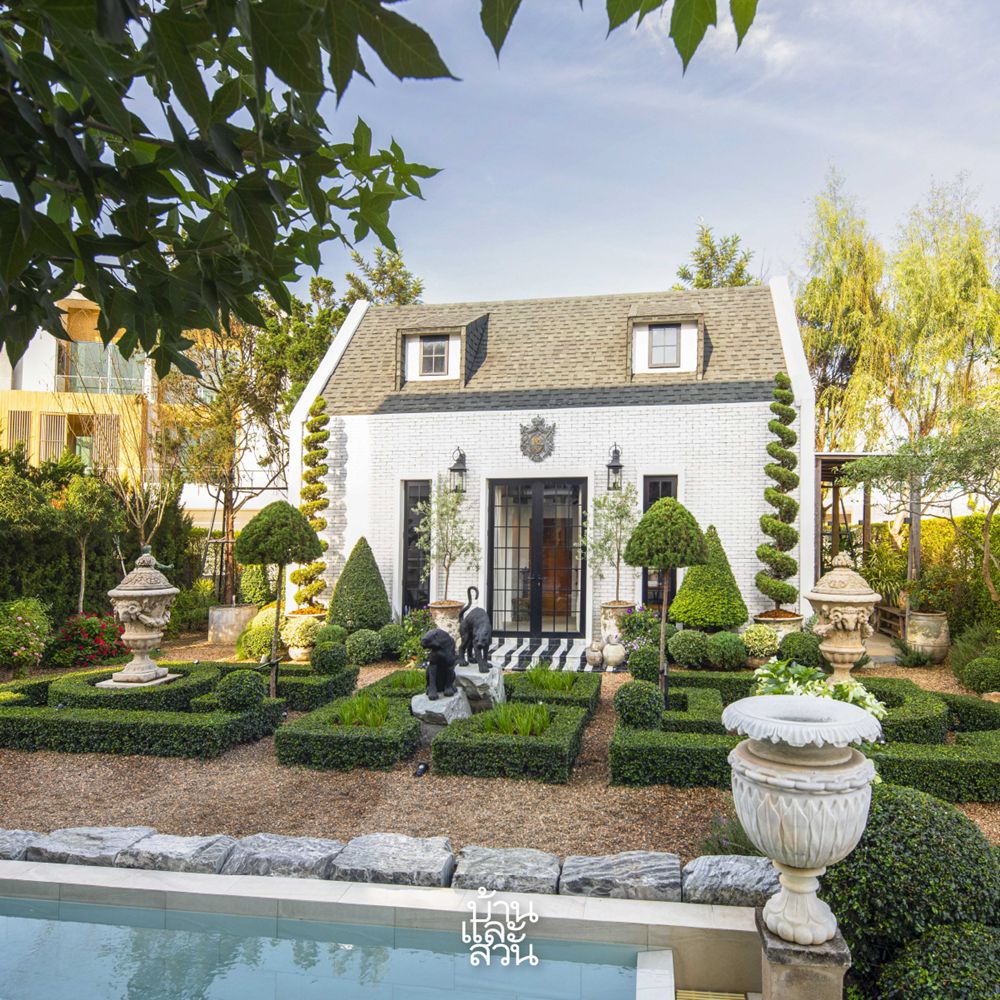 บ้านสีขาวหลังเล็ก 