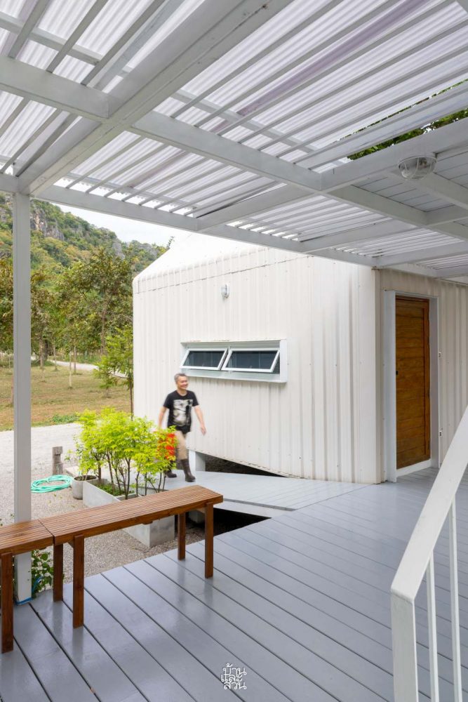 บ้านเหล็กท่ามกลางธรรมชาติ 