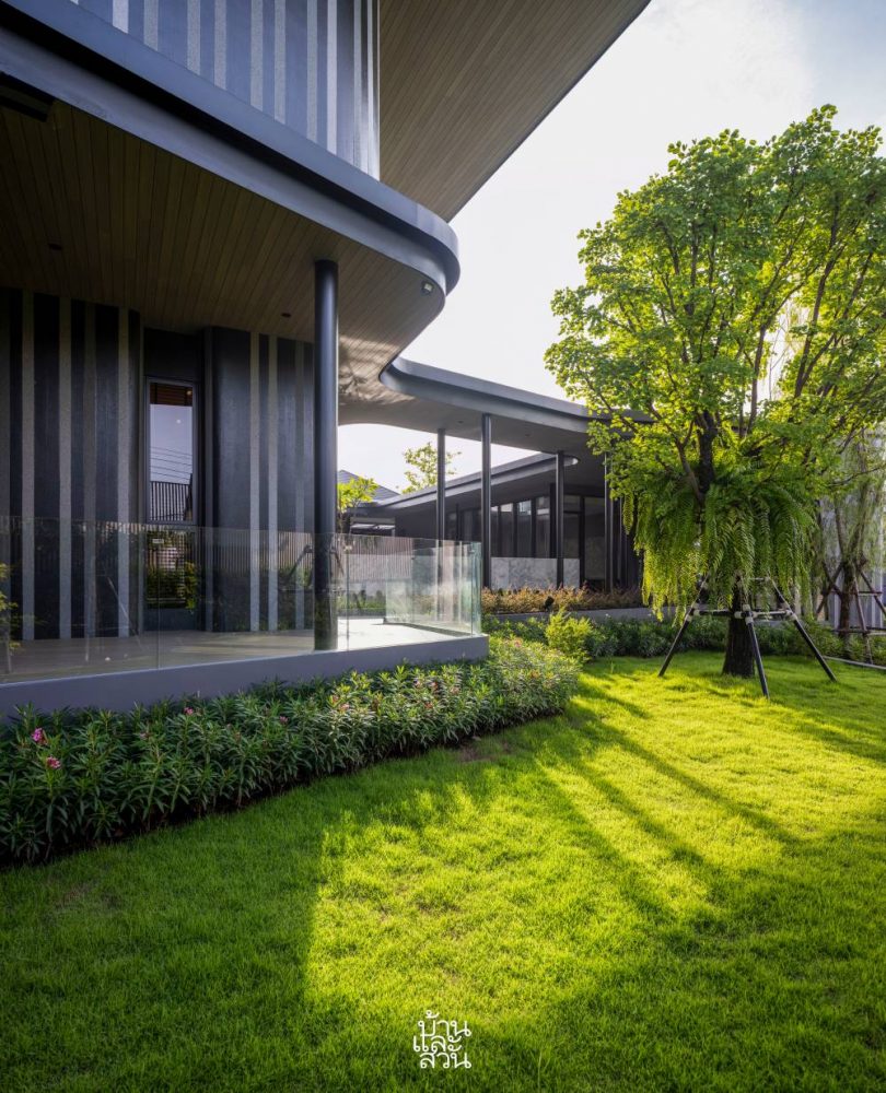 บ้านโมเดิร์นล้อมคอร์ต
