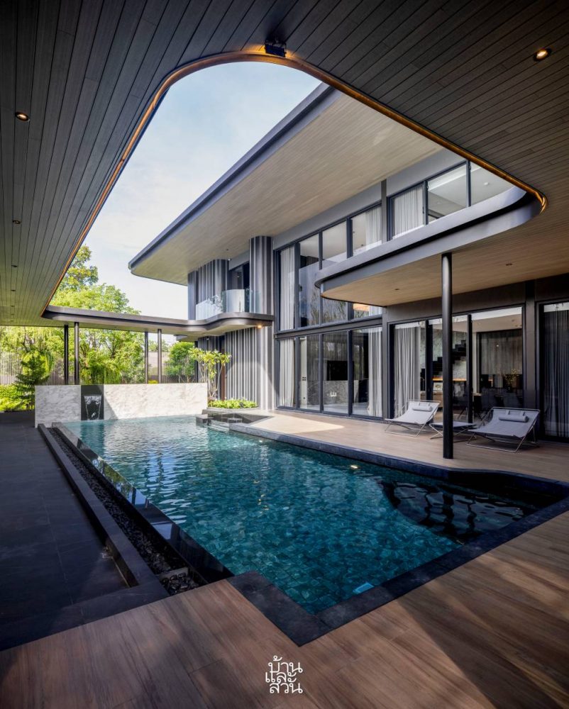 บ้านโมเดิร์นล้อมคอร์ต