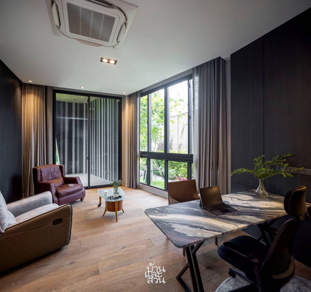 บ้านโมเดิร์นล้อมคอร์ต