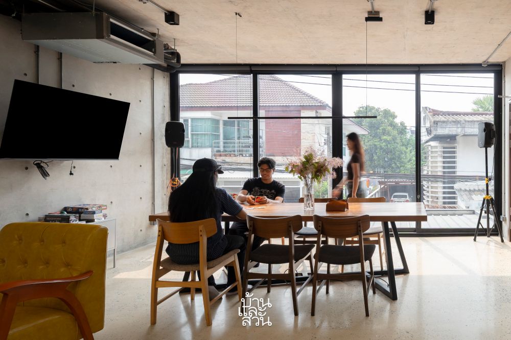 ออฟฟิศและบ้านในอาคารเดียวกัน