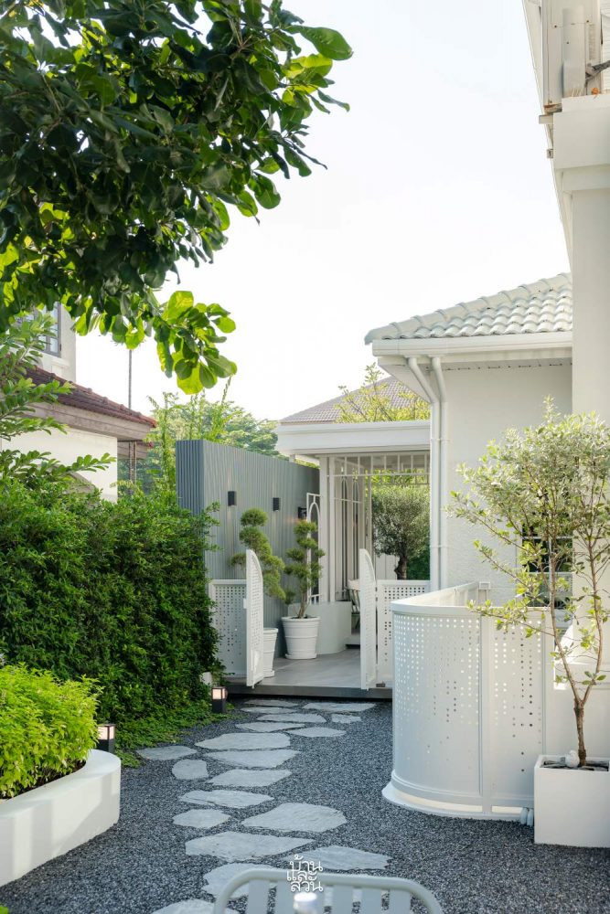 รีโนเวตสวนเก่าเป็นสวนสไตล์โมเดิร์นอิงลิช